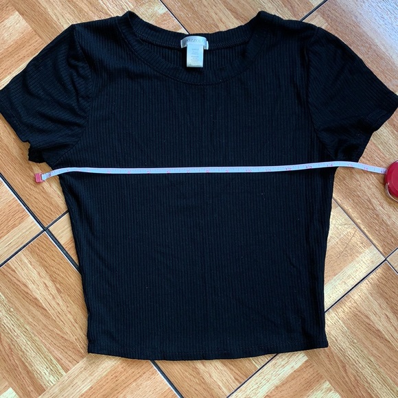 Donated Cropped Crew Neck Tee {Bozzolo} - NWOT - Picture 5 of 7
